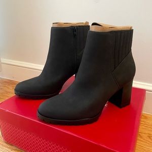 NEW Kelly & Katie Black Chelsea Booties - Size 8